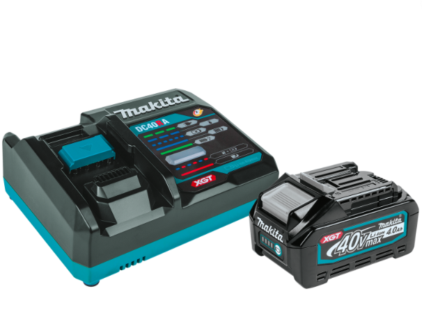 Batterie Makita 40 V XGT 4,0 Ah avec chargeur à deux ventilateurs sur fond blanc