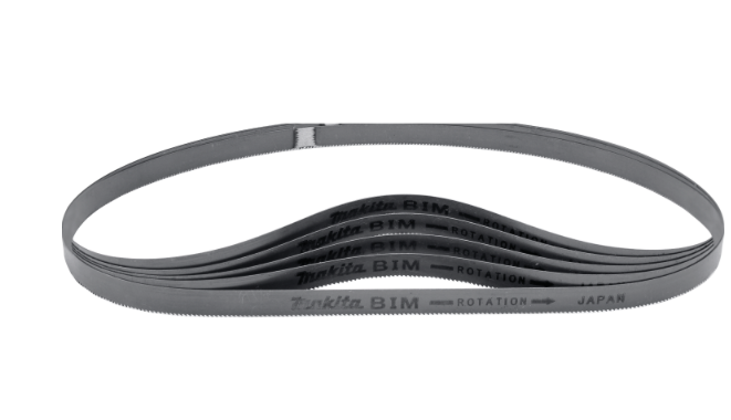 Paquet de cinq lames Bi‑Métal Makita B‑40559 de 32‑7/8 po avec dents ondulées et manche ondulé visibles sur fond clair