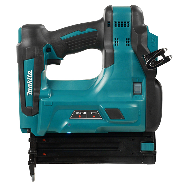 Cloueuse Makita DBN500Z 18 V LXT 18 ga sans fil sur fond neutre