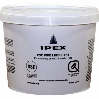 Lubrifiant IPEX pour joints de tuyaux PVC 11 kg sur fond blanc mise au point sur la texture.