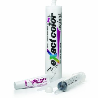 Scellant Sashco eXact Color Sealant 9,5 oz cartouche sur fond blanc, mise au point sur tube et logo