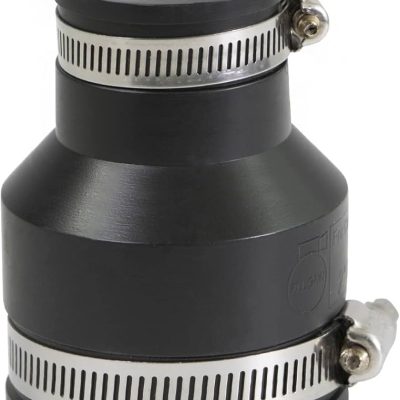 Raccord flexible réducteur 6" à 5" avec colliers de serrage inox sur fond blanc.