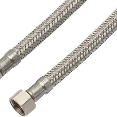 Raccord flexible réducteur 8" à 4" avec colliers de serrage inox sur fond blanc.