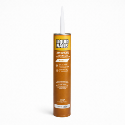 Adhésif pour panneaux isolants Liquid Nails LNP704 825 ml sur fond blanc, vue de la cartouche