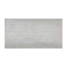 Panneau Finex fibro‑ciment lisse 1/4 po 4x8 sur fond neutre avec zoom sur surface