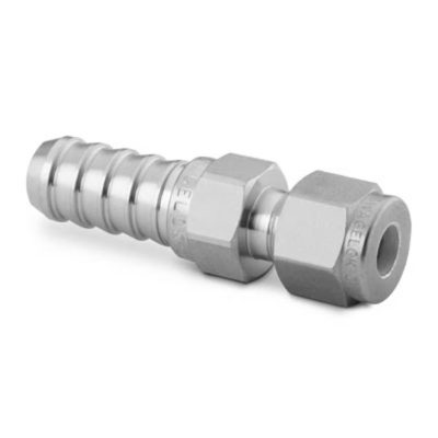 Raccord flexible 4" avec collet de serrage inox sur fond blanc.