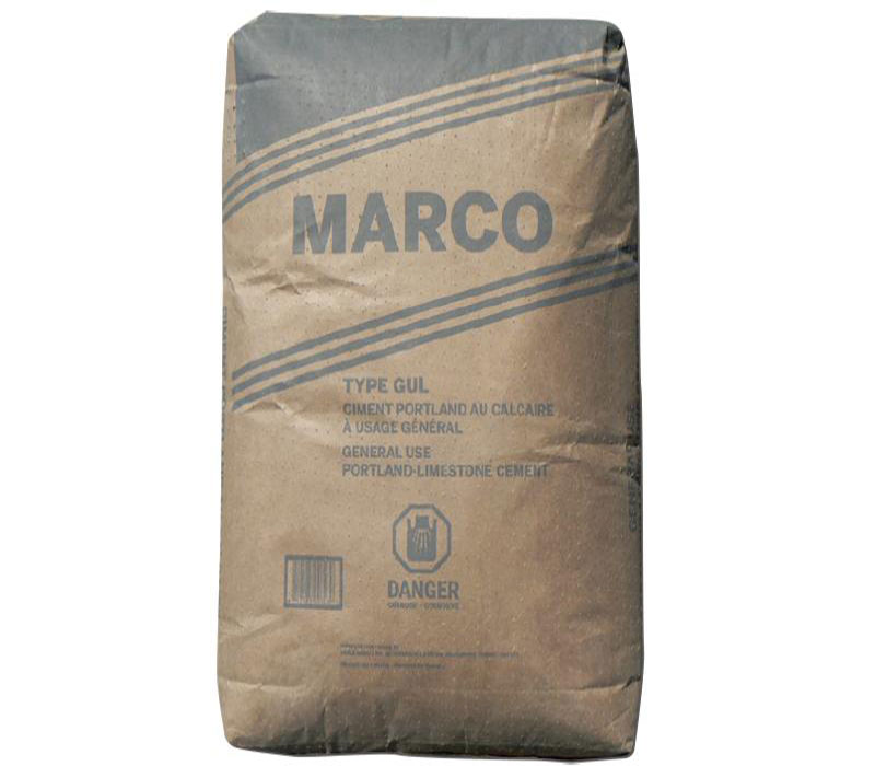 Sac de ciment Portland Marco 40 kg sur fond blanc vue de face