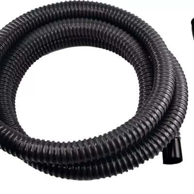 Tuyau de renvoi 2x3x10 noir mat photographié sur fond blanc, mise au point sur le conduit et la finition