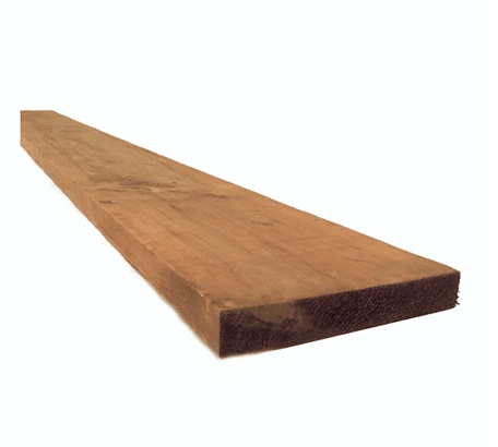 Bois traité brun Bossinotte Lumber 2 po x 10 po x 14 pi photographié sur fond neutre avec mise au point sur la texture et la résistance