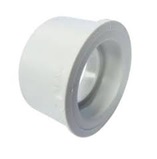 Manchon BNQ PVC 4 po modèle 040604 sur fond blanc avec mise au point sur la butée interne.