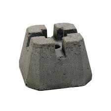 Bloc Dec‑or‑Post pour poteau de terrasse en béton moulé posé sur fond neutre avec poteau inséré