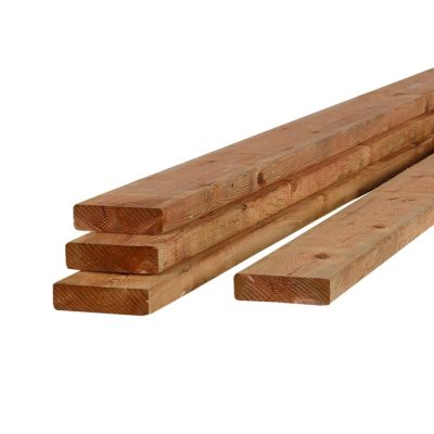 Bois traité brun Bossinotte Lumber 2 po x 6 po x 10 pi sur fond neutre avec mise au point sur la solidité et la largeur