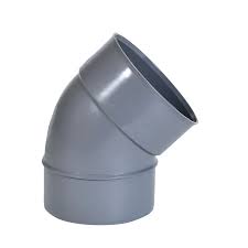 Coude 45 SFM 24 PVC uni sur fond blanc avec mise au point sur l’angle et le diamètre du raccord