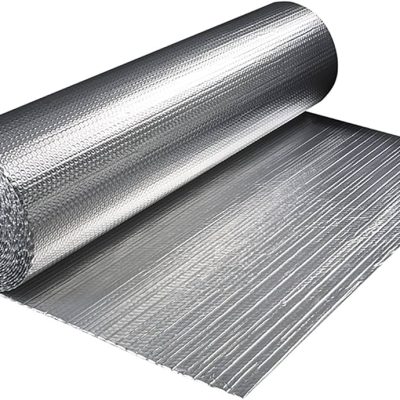 Rouleau membrane pare‑vapeur aluminium réfléchissante film alu sur fond neutre