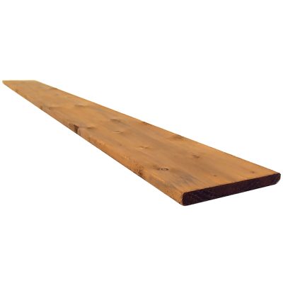 Planche de bois traité brun Bossinotte Lumber 1 po x 6 po x 8 pi photographiée sur fond neutre avec mise au point sur la surface traitée