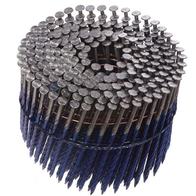 Clou à charpente vrillé bobine 15° 3 1/4" sur fond neutre avec mise au point sur la tige vrillée