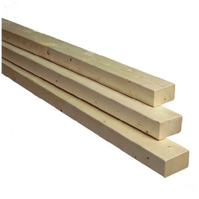 Planche d’épinette Lebel 2 po x 4 po x 14 pi photographiée sur fond neutre avec mise au point sur la texture du bois