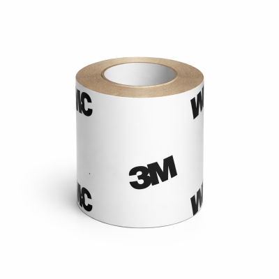 Membrane imperméable 3M photographiée sur fond neutre avec mise au point sur l’épaisseur et la longueur du rouleau