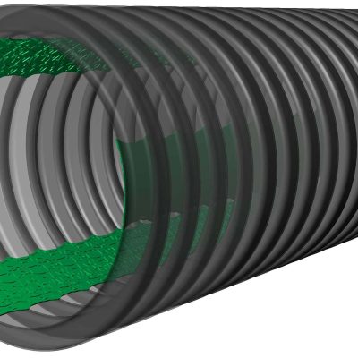 Ponceau SFM R320 36 po x 6 m plastique SolfloMax non perforé sur fond de chantier avec mise au point sur la paroi extérieure annelée.