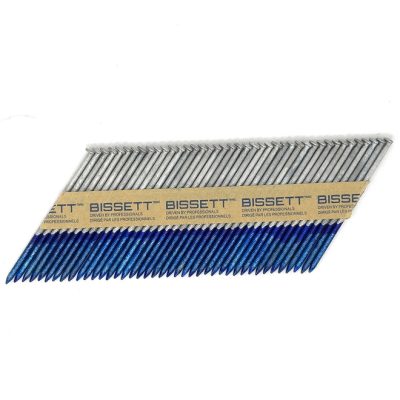 Clou à charpente BISSETT 3 1/4" 34° sur fond neutre avec mise au point sur la tête et l’angle