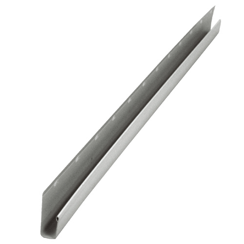 J à soffit Kaycan 3/8" x 12' blanc photographié sur fond neutre avec mise au point sur le profil et la finition lisse