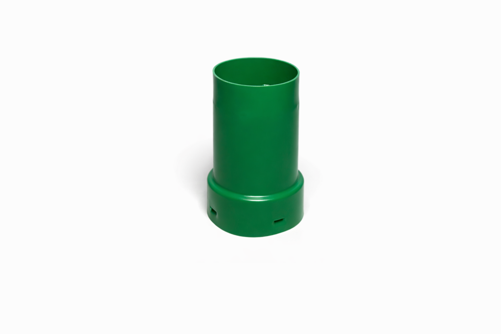 Adaptateur PVC drain 4" raccord tuyau plomberie sur fond blanc