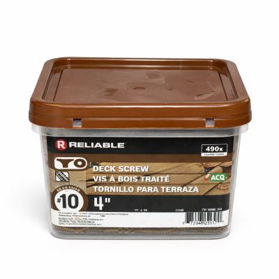 Vis à bois traité brun no 10 4" en caisse plastique sur fond blanc avec mise au point sur la tête et le filetage