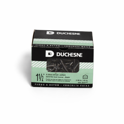 Clou à béton Inter 1 1/2" photographié sur fond neutre avec mise au point sur la pointe et la tige en acier.