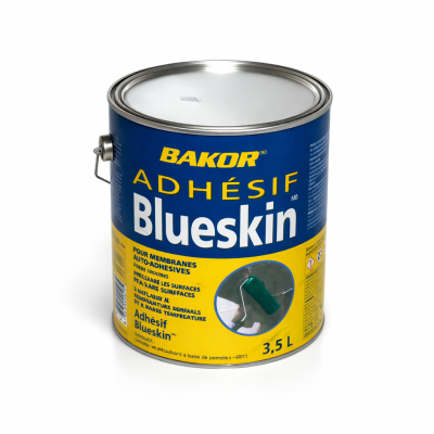 BAKOR Blueskin BK101658 apprêt adhésif 3,5 L sur fond neutre avec mise au point sur l’étiquette et la texture.