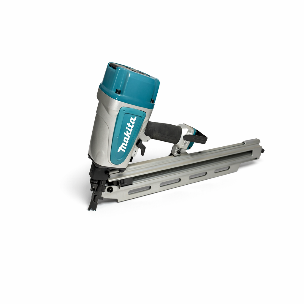 Cloueuse charpente Makita AN924 21° sur fond neutre, vue de face