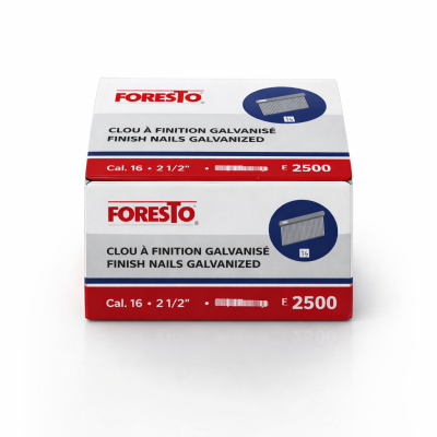 Clou à finition galvanisé calibre 16 2 1/2" photographié sur fond neutre avec mise au point sur la robustesse du clou