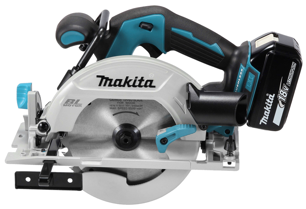 Scie circulaire Makita DHS680Z 18V LXT 6 1⁄2 " sur fond blanc avec lame visible