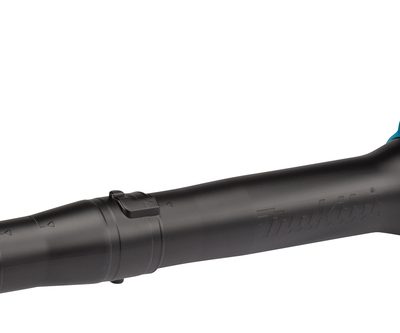 Makita DUB184Z souffleur à feuilles sans fil 18V LXT sur fond blanc avec tube de soufflage