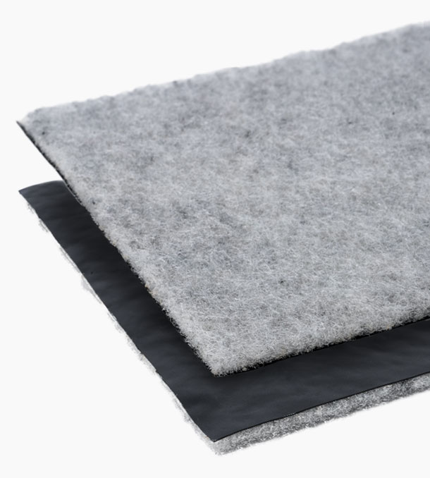 Géotextile TX‑90 3,81 m × 150 m Soleno photographié sur fond blanc montrant la texture non tissée