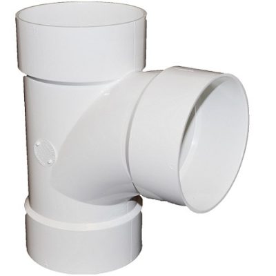 Té SDR 6" x 6" x 4" PVC sur fond blanc, mise au point sur raccord et détails techniques