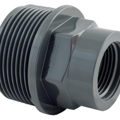 Réduction mâle-femelle SDR 5" x 4" PVC 043729 sur fond blanc, mise au point sur le raccord et détails techniques