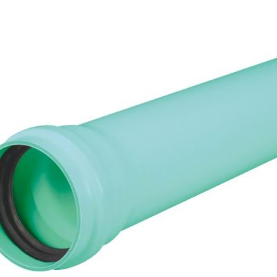 Tuyau égout SDR 35 Vert 5" x 4M PVC 039208 sur fond blanc, mise au point sur le tuyau et détails techniques