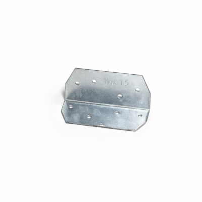 Clip a stud metallique en forme d equerre dimensions 3 1 4 po x 1 1 2 po photographie sur fond neutre avec mise au point sur la forme de la piece