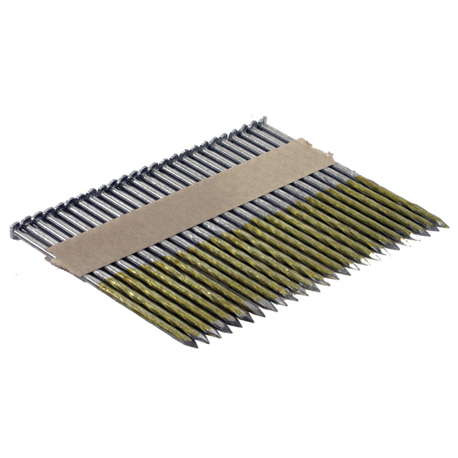 Clou à charpente Prime 3 1/4" 34° photographié sur fond neutre avec mise au point sur l’angle et la longueur du clou