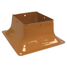 Base 44 PYLEX support poteau 4×4 en acier couleur cèdre sur fond blanc mise au point sur détails de finition.