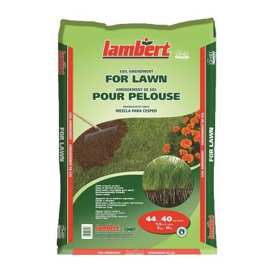 Amendement de sol pour pelouse 44 L photographié sur fond neutre avec mise au point sur le sac et les indications