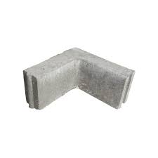 Coin Monolithique Extérieur Permacon 300 × 150 × 300 mm sur fond neutre, mise en avant angle 90° et béton préfabriqué