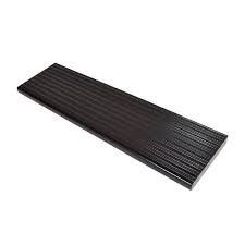 Marche en aluminium noire 9.3/4" x 36" Pylex antidérapante sur fond blanc vue produit