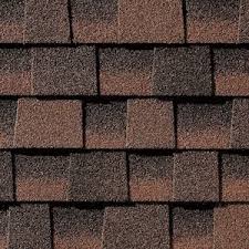 Bardeau GAF Timberline HDZ Hickory asphalte architectural sur fond neutre, gros plan sur la texture des granules.