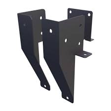 Étrier Horslimits PYLEX acier noir mat pour fixation de poteau extérieur sur fond blanc.