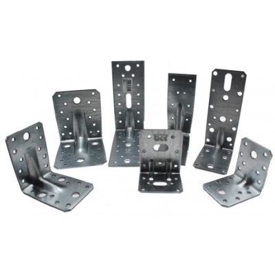 Clip a stud metallique en forme d equerre dimensions 3 1 4 po x 1 1 2 po photographie sur fond neutre avec mise au point sur la forme de la piece