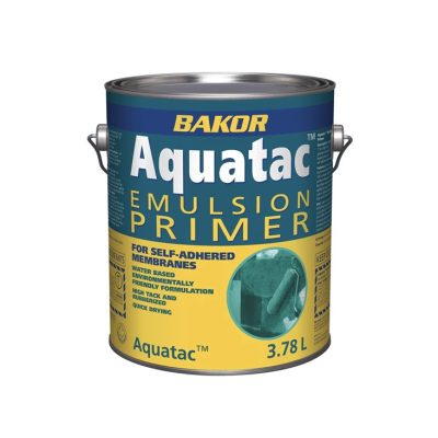 Bakor Aquatac adhésif apprêt de surface 3.78 L eau sur fond neutre vue du contenant