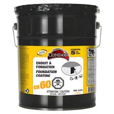 Enduit à fondation Condor CR60 18,9 L noir sur fond blanc avec mise au point sur le sceau et l’étiquette technique.