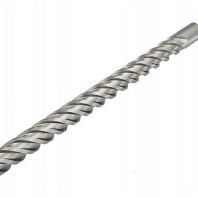 mèche à béton SDS 5/32 pouces x 6.25 pouces sur fond neutre, gros plan sur pointe carbure