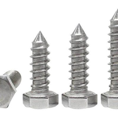 Tire-fond 1/2" x 7" en acier galvanisé photographié sur fond blanc avec mise au point sur la tête et filetage